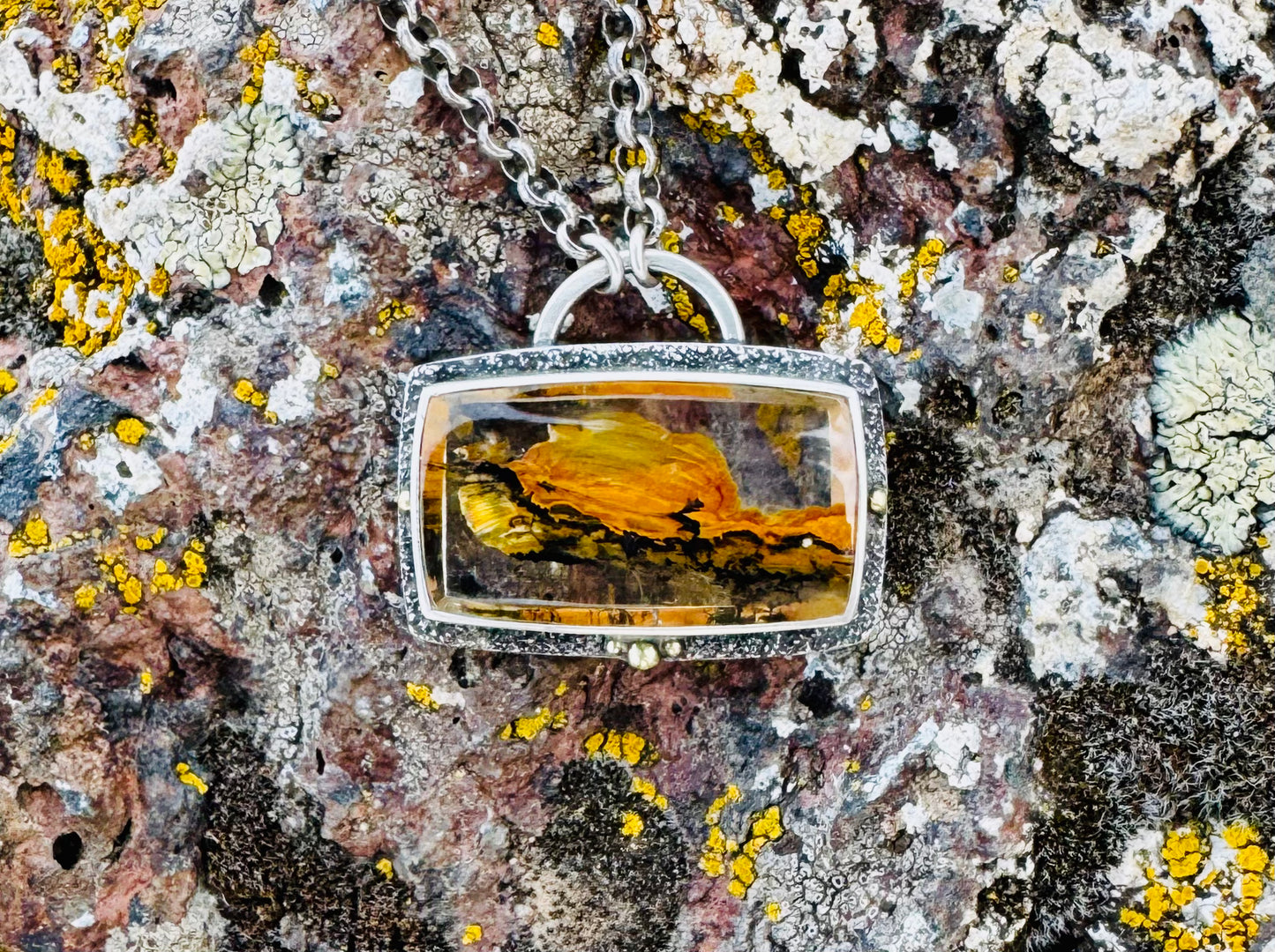 Sunset Horizon Dendritic Quartz Pendant – Sterling Silver & 18K Gold